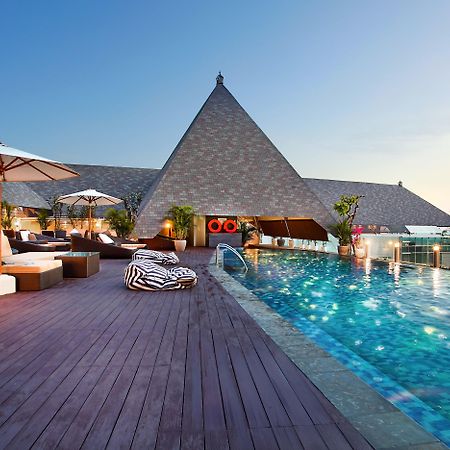 The Kuta Beach Heritage Hotel - Managed By Accor Kuta Lombok Exterior foto The rooftop pool at the hotel
