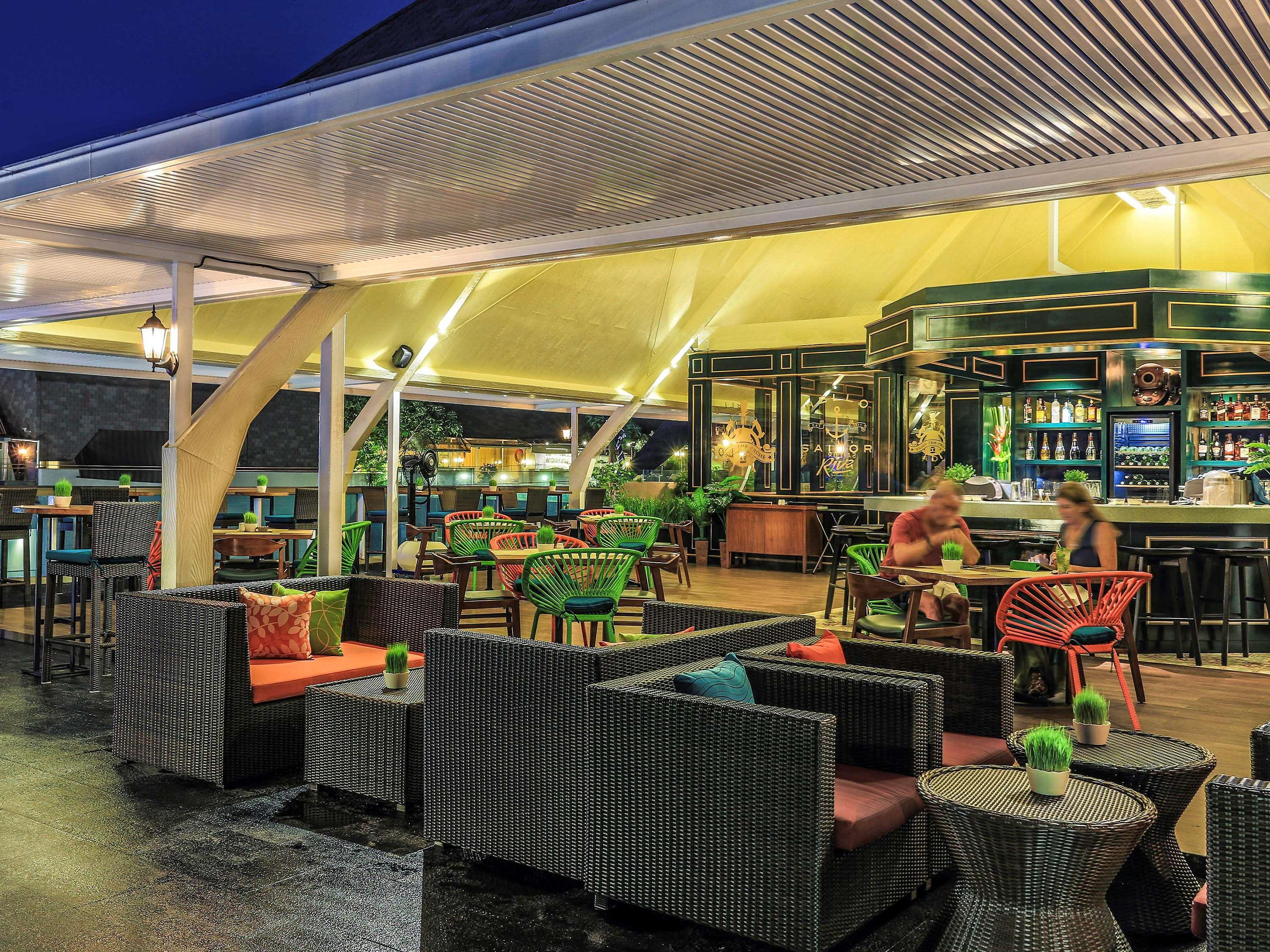 The Kuta Beach Heritage Hotel - Managed By Accor Kuta Lombok Exterior foto Sky Bar