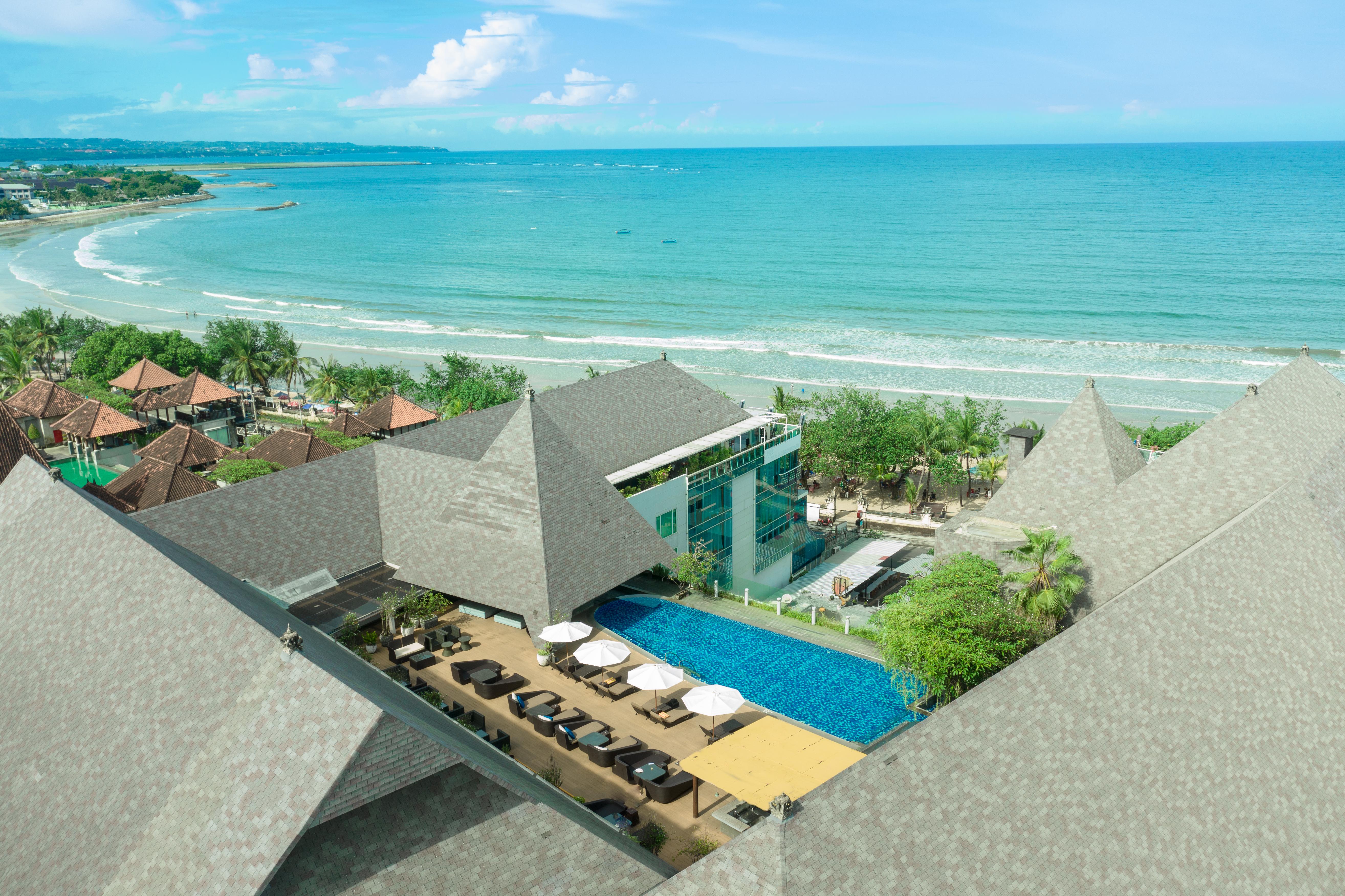 The Kuta Beach Heritage Hotel - Managed By Accor Kuta Lombok Exterior foto The resort's pool