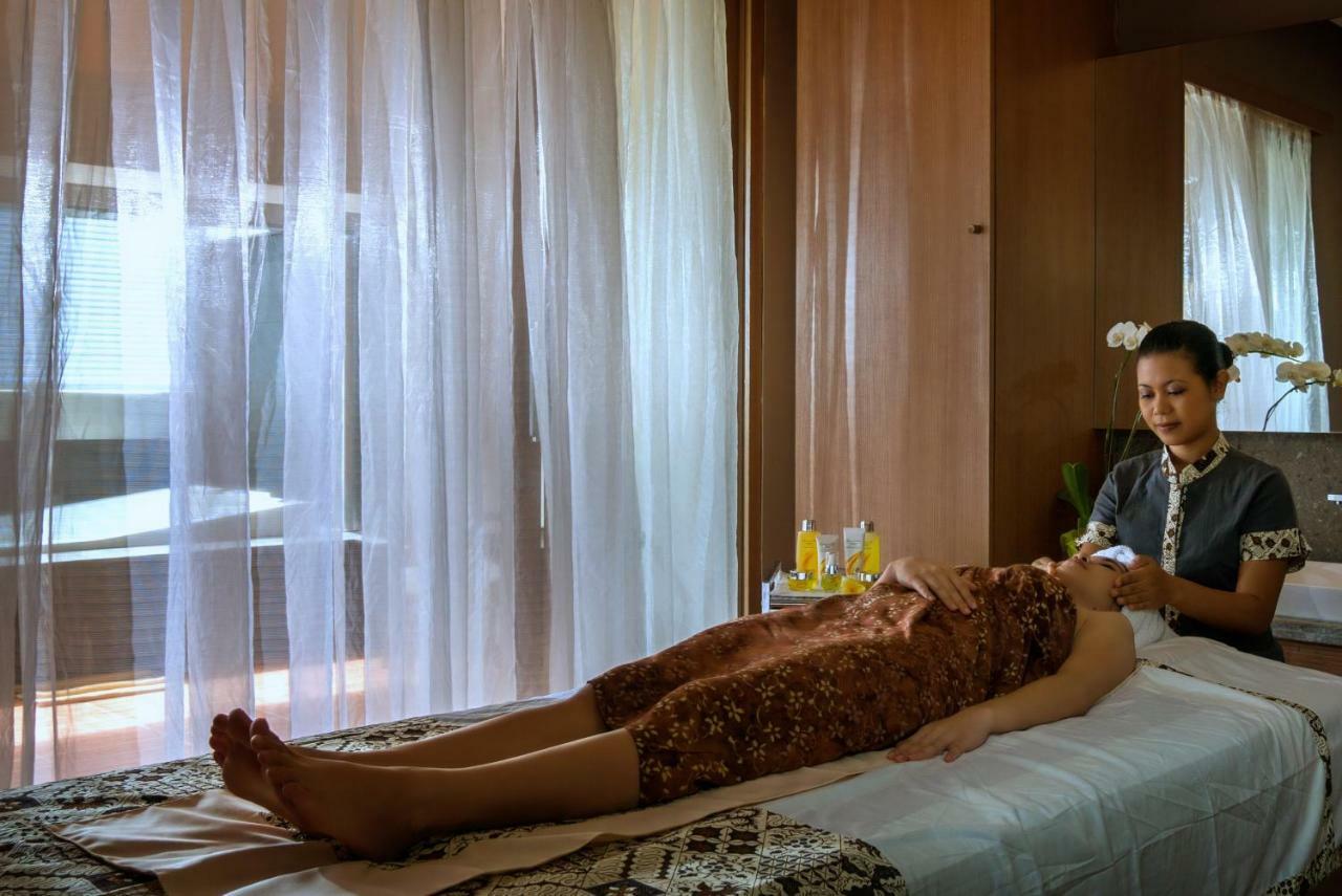 The Kuta Beach Heritage Hotel - Managed By Accor Kuta Lombok Exterior foto Thai spa treatment